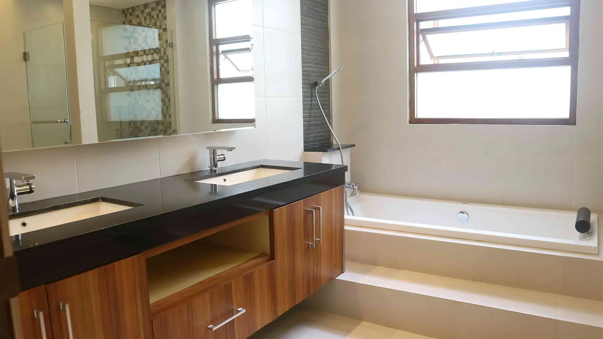 Large 4BR Family Residence at Pejaten
