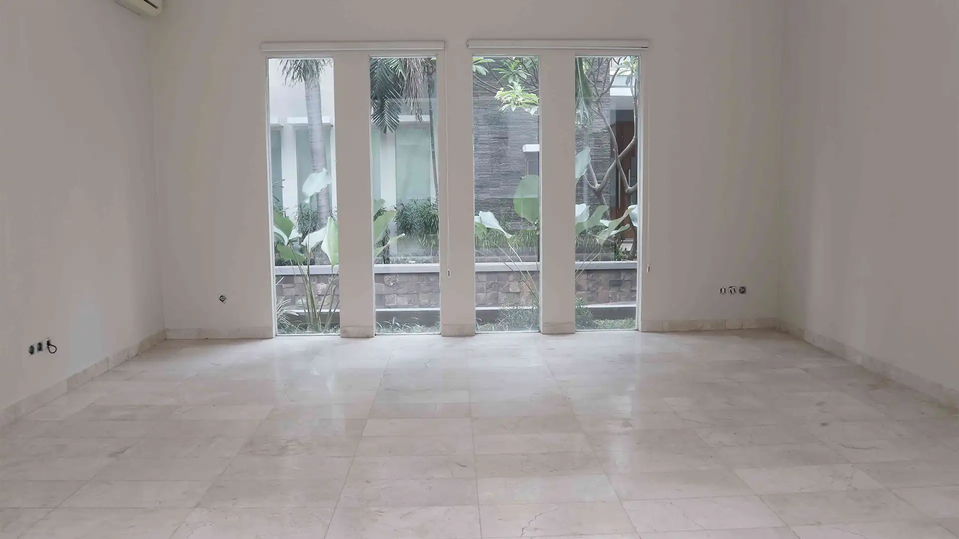 Large 4BR Family Residence at Pejaten