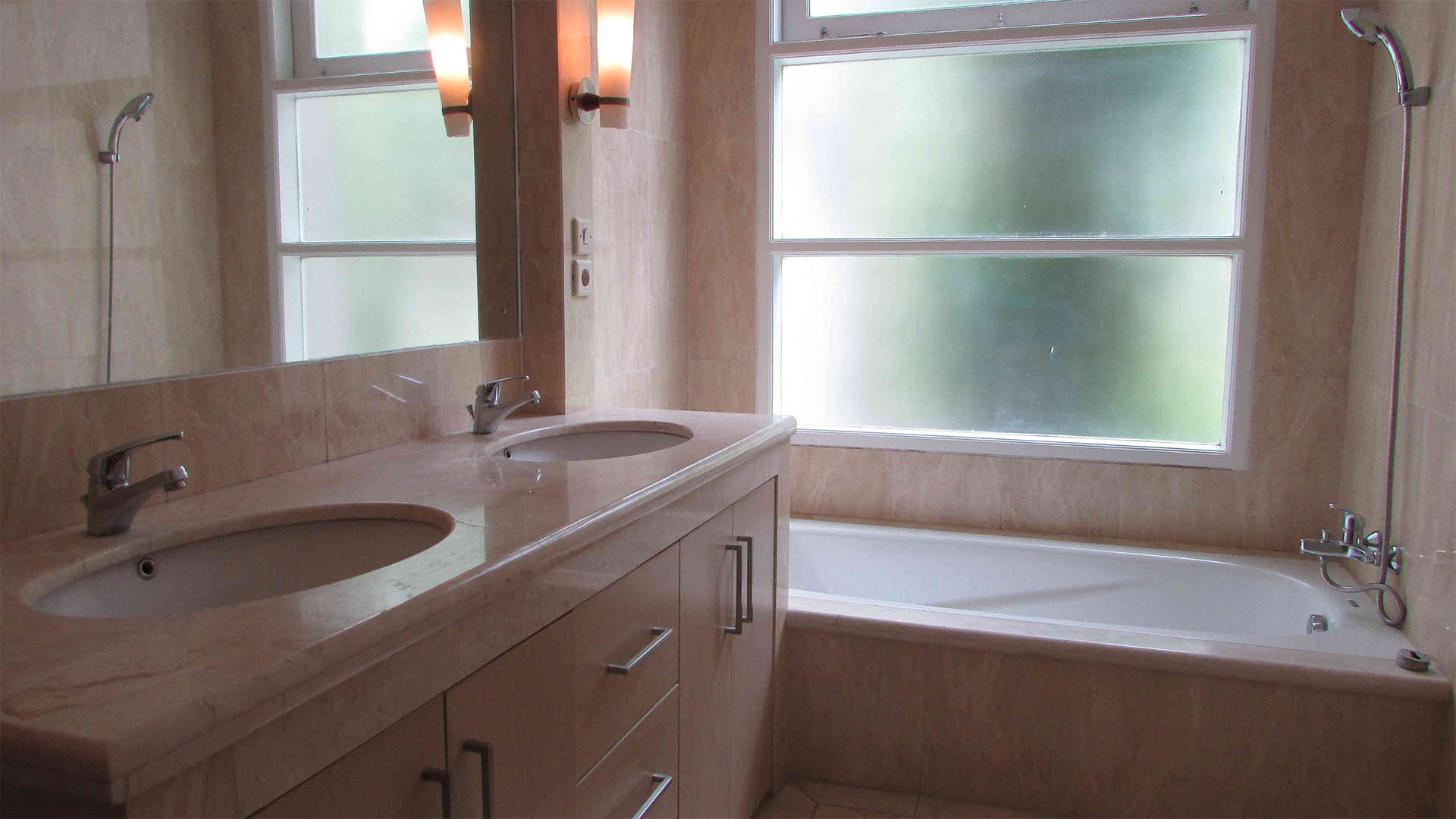 ROS 1F-4BR-BATHROOM Ros Satoe Residence Cipete – Elegant 5BR