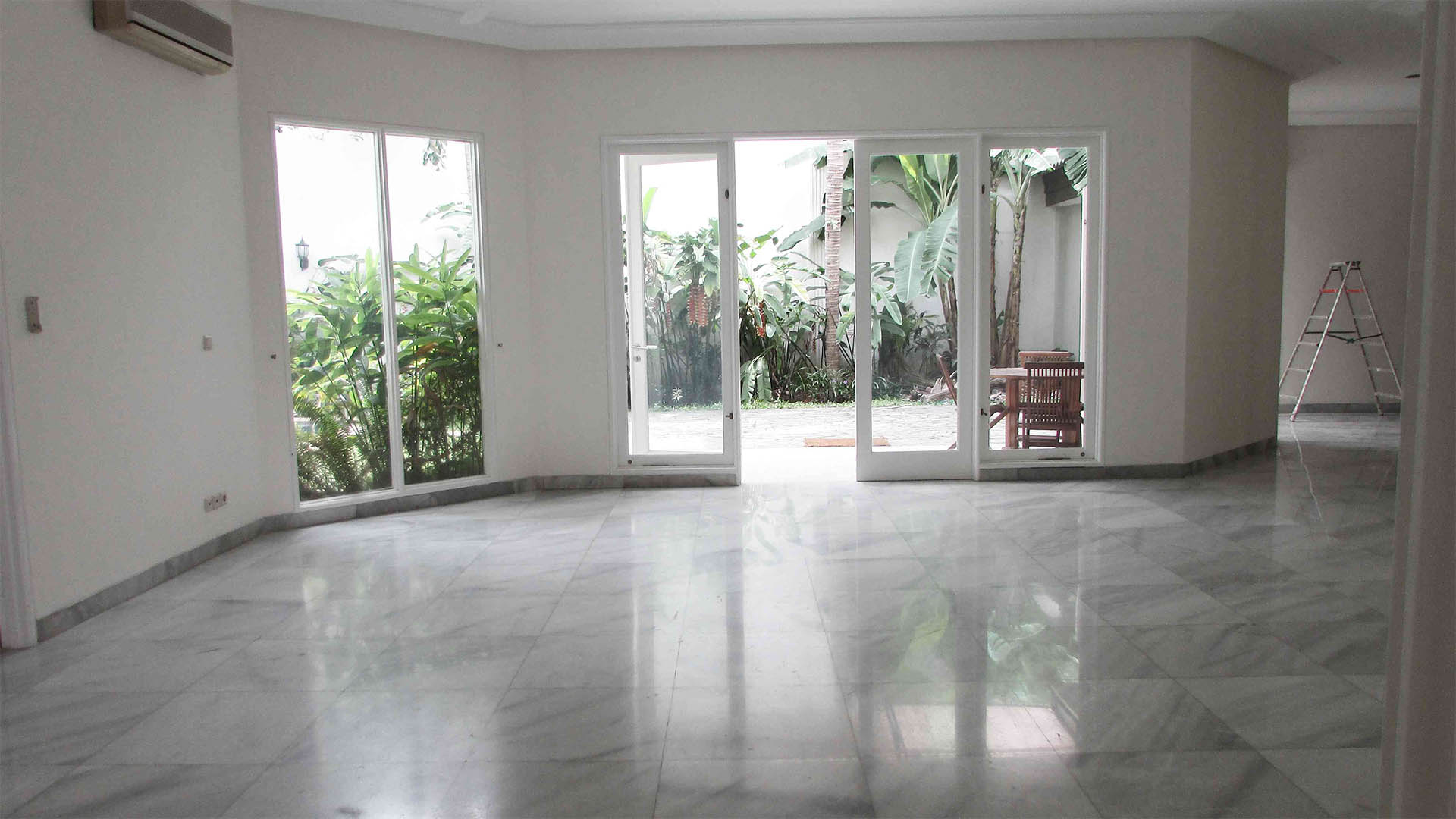 ROS 1F-4BR-LIVING AREA Ros Satoe Residence Cipete – Elegant 5BR