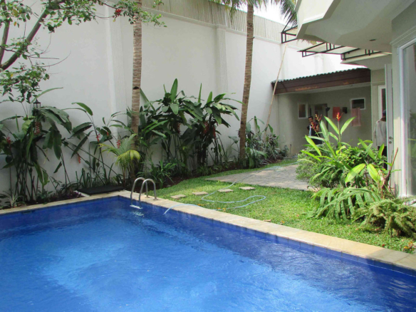 ROS 1F-4BR-SWIMMING POOL & BACKYARD