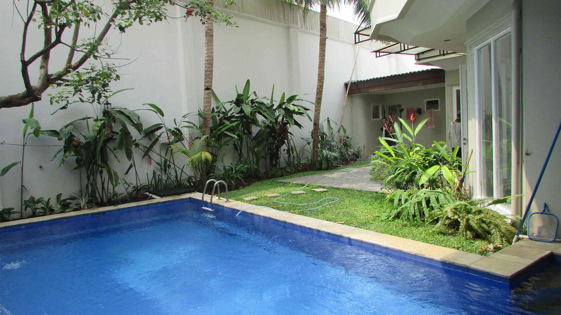 ROS 1F-4BR-SWIMMING POOL & BACKYARD ROS 1F-4BR-SWIMMING POOL & BACKYARD