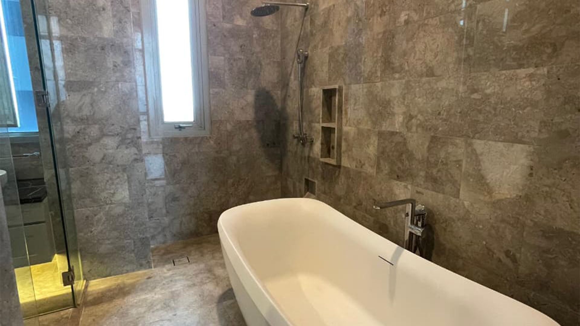 THE STATURE-4BR-BATHROOM 2 Exceptional 4BR Apartment – The Stature Menteng