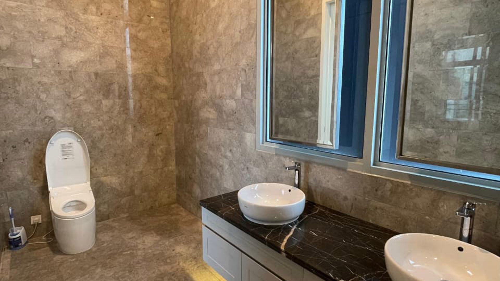 THE STATURE-4BR-BATHROOM 3 Exceptional 4BR Apartment – The Stature Menteng