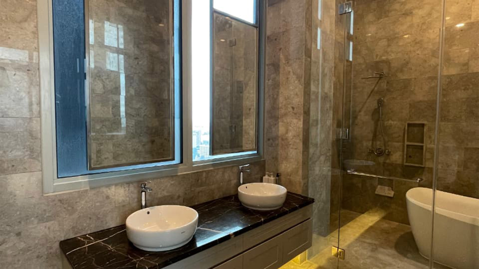 THE STATURE-4BR-BATHROOM 4 Exceptional 4BR Apartment – The Stature Menteng