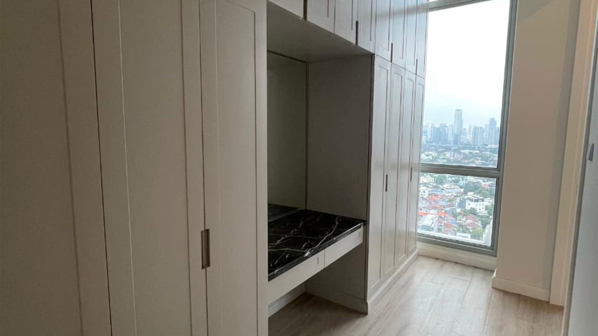 THE STATURE-4BR-WARDROBE AREA Exceptional 4BR Apartment – The Stature Menteng